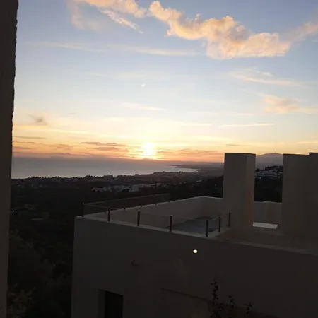 Luxury 2 Bed/2 Bath Sea And Mountain View Apartment *